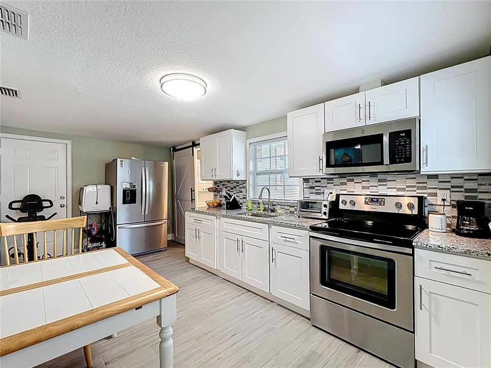 На продажу: $650,000 (4 спален, 3 ванн, 1853 Квадратных фут)