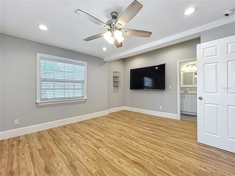 На продажу: $650,000 (4 спален, 3 ванн, 1853 Квадратных фут)