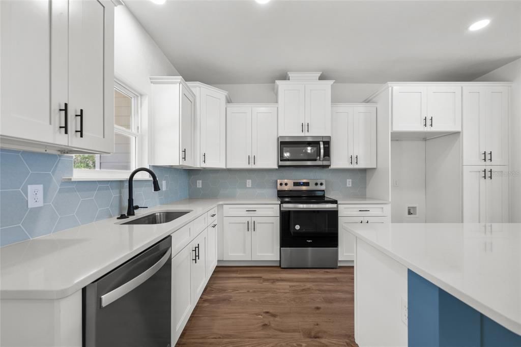 For Sale: $319,000 (3 beds, 2 baths, 1599 Square Feet)