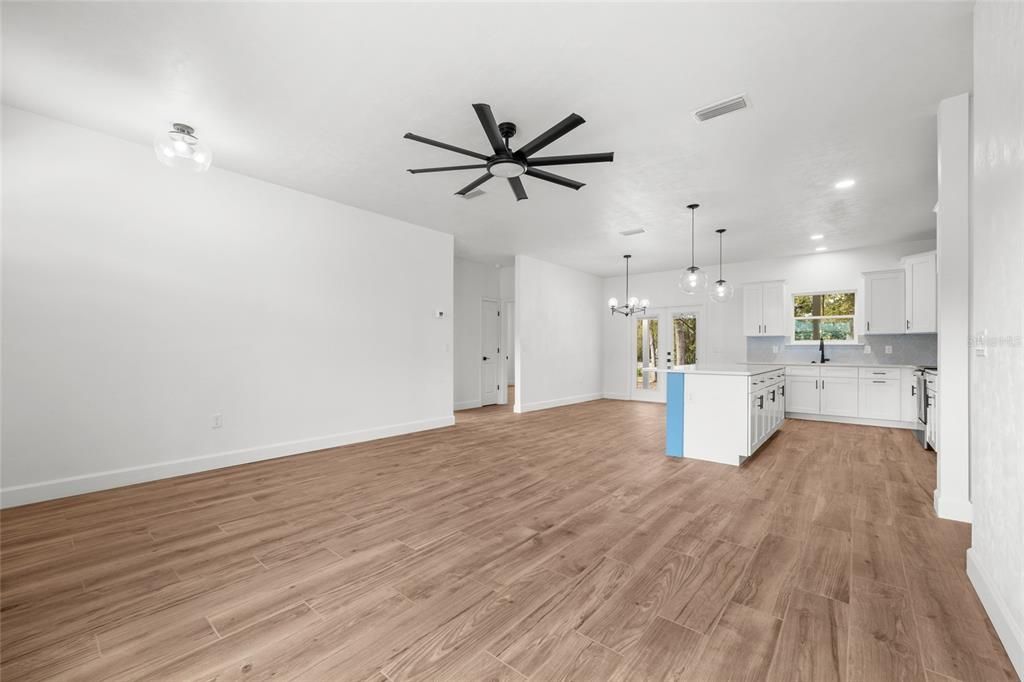 For Sale: $319,000 (3 beds, 2 baths, 1599 Square Feet)