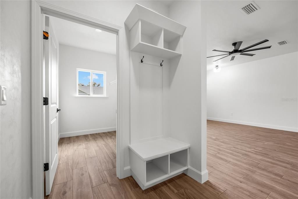 For Sale: $319,000 (3 beds, 2 baths, 1599 Square Feet)