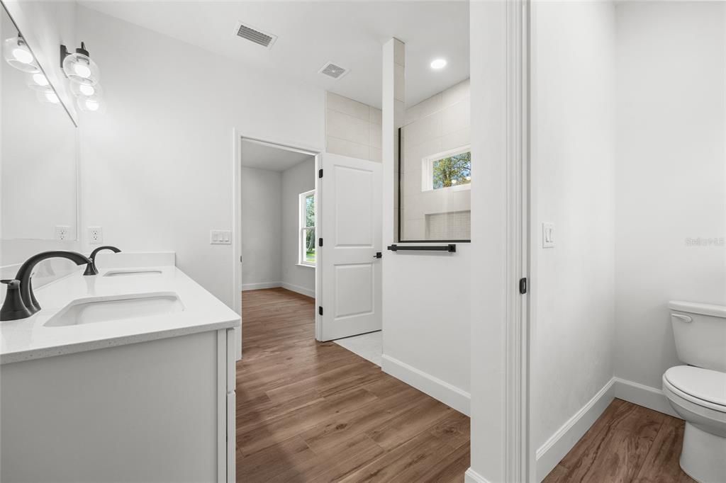 For Sale: $319,000 (3 beds, 2 baths, 1599 Square Feet)