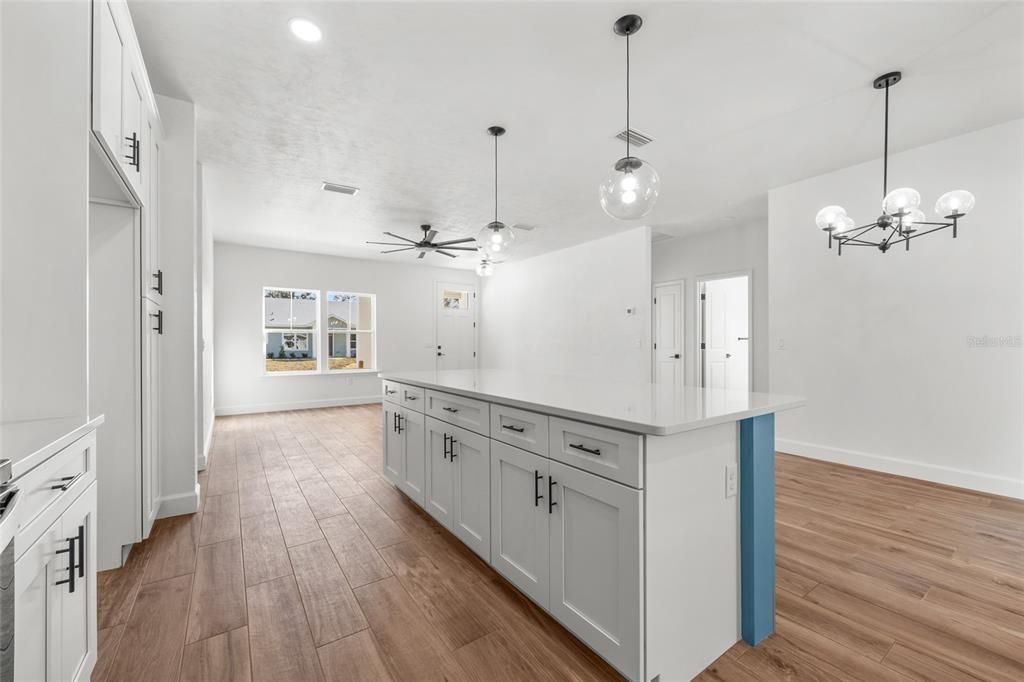 For Sale: $319,000 (3 beds, 2 baths, 1599 Square Feet)