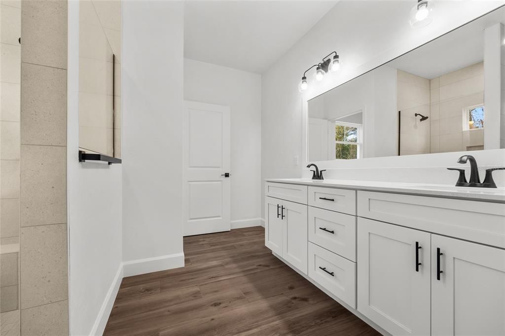 For Sale: $319,000 (3 beds, 2 baths, 1599 Square Feet)