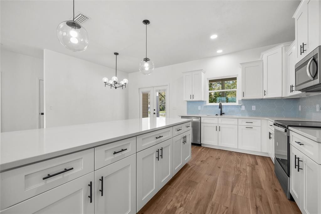 For Sale: $319,000 (3 beds, 2 baths, 1599 Square Feet)