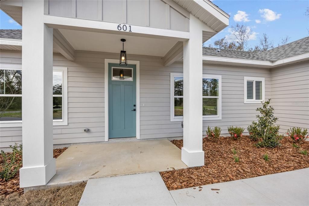 For Sale: $319,000 (3 beds, 2 baths, 1599 Square Feet)