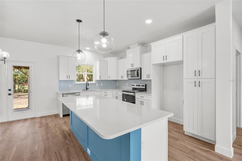 For Sale: $319,000 (3 beds, 2 baths, 1599 Square Feet)