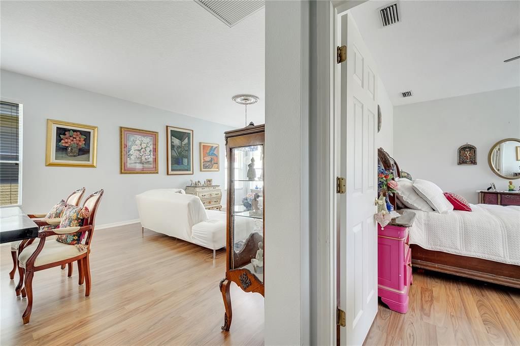 Activo con contrato: $475,000 (3 camas, 2 baños, 1650 Pies cuadrados)