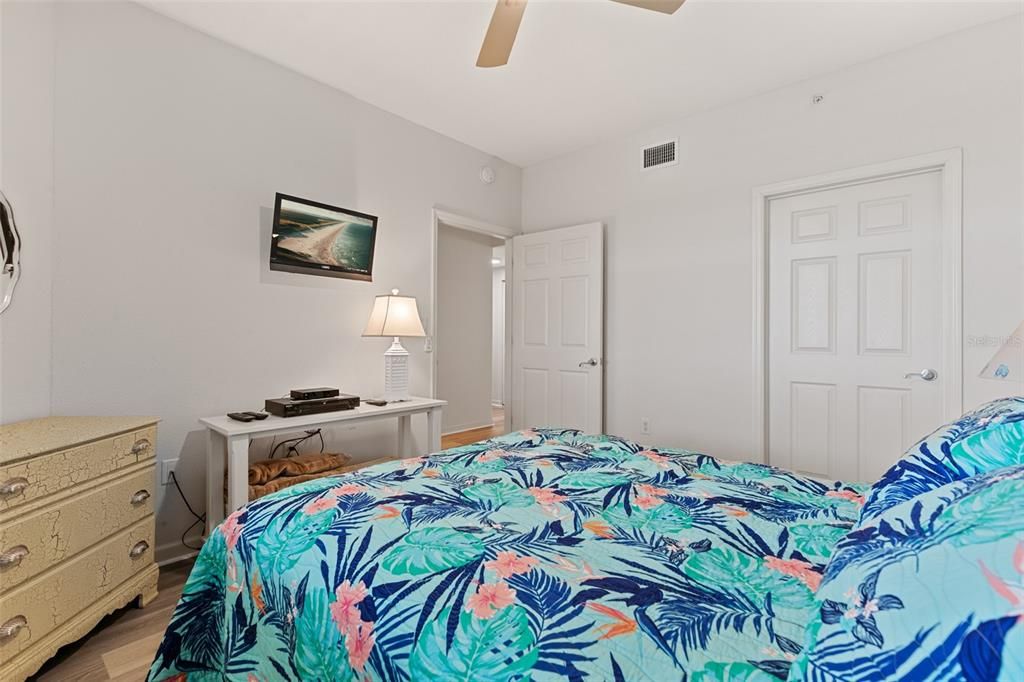 Active With Contract: $659,000 (3 beds, 2 baths, 1640 Square Feet)