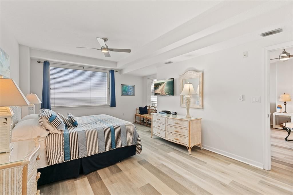 Active With Contract: $659,000 (3 beds, 2 baths, 1640 Square Feet)