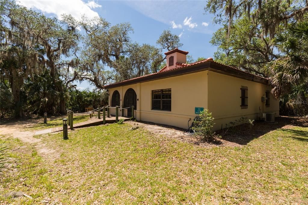 Active With Contract: $659,000 (3 beds, 2 baths, 1640 Square Feet)