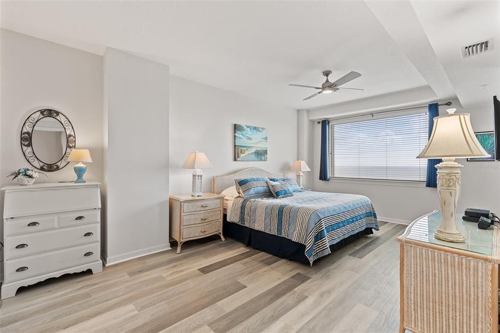 Active With Contract: $659,000 (3 beds, 2 baths, 1640 Square Feet)