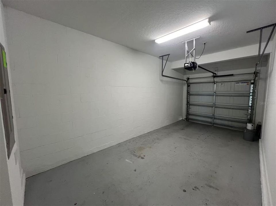 Active With Contract: $1,799 (3 beds, 2 baths, 1741 Square Feet)