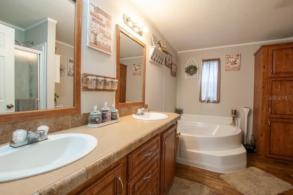 For Sale: $334,900 (4 beds, 2 baths, 1836 Square Feet)