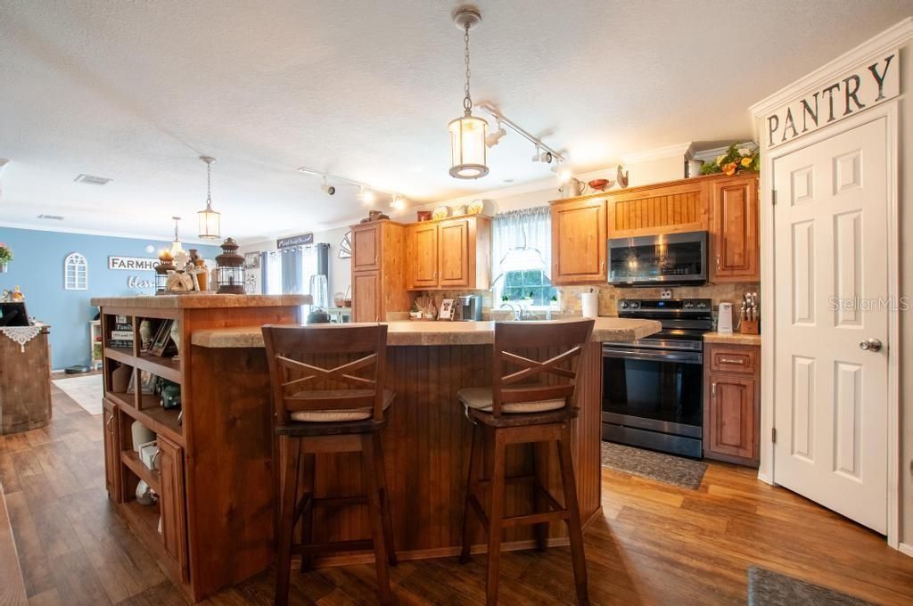 For Sale: $334,900 (4 beds, 2 baths, 1836 Square Feet)