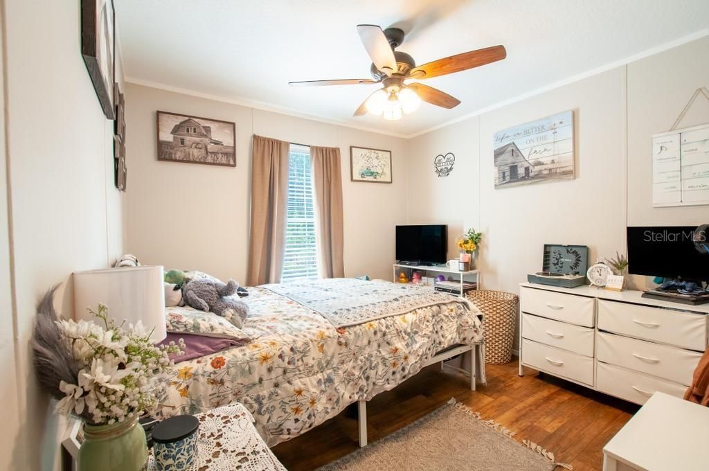 For Sale: $334,900 (4 beds, 2 baths, 1836 Square Feet)