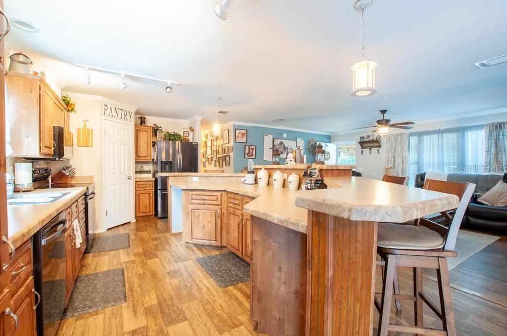 For Sale: $334,900 (4 beds, 2 baths, 1836 Square Feet)