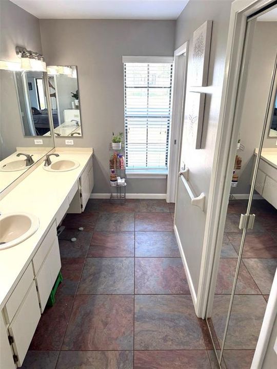 合同活跃: $349,999 (3 贝兹, 2 浴室, 1693 平方英尺)