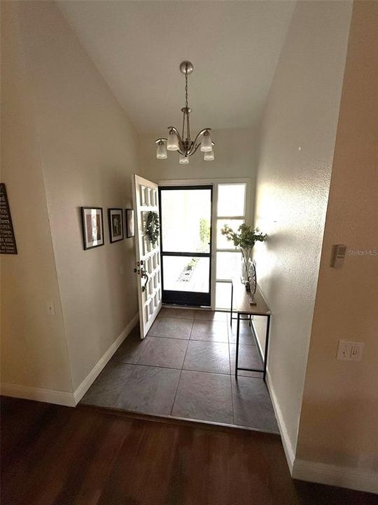 合同活跃: $349,999 (3 贝兹, 2 浴室, 1693 平方英尺)