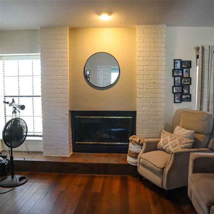 合同活跃: $349,999 (3 贝兹, 2 浴室, 1693 平方英尺)