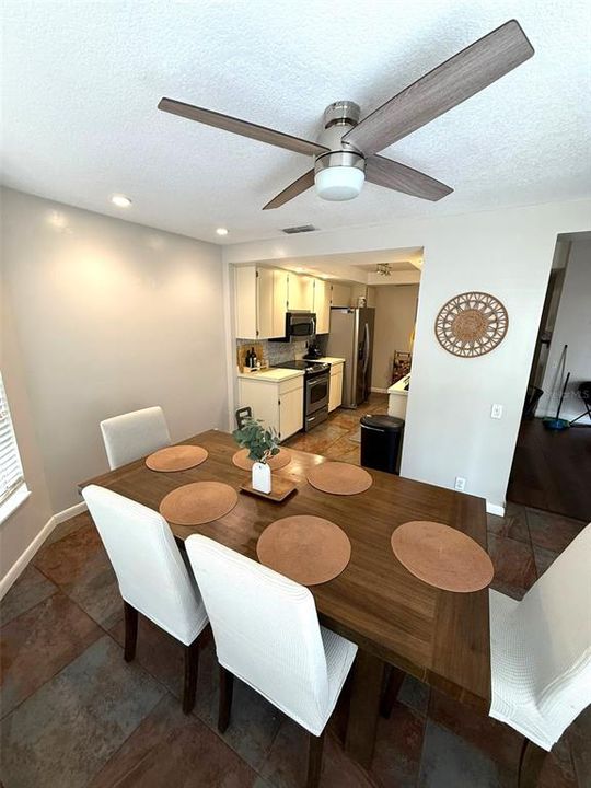 合同活跃: $349,999 (3 贝兹, 2 浴室, 1693 平方英尺)