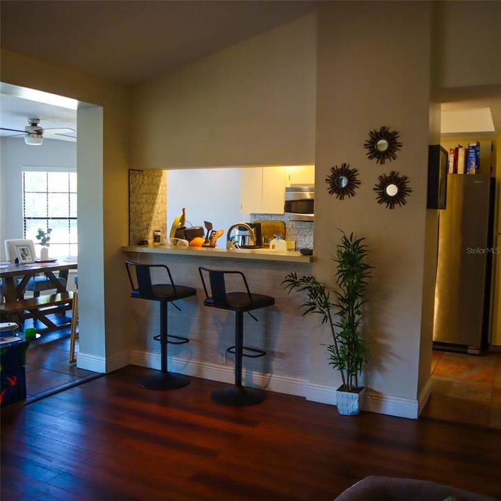 合同活跃: $349,999 (3 贝兹, 2 浴室, 1693 平方英尺)