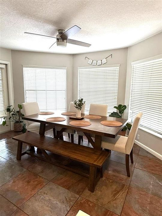 合同活跃: $349,999 (3 贝兹, 2 浴室, 1693 平方英尺)