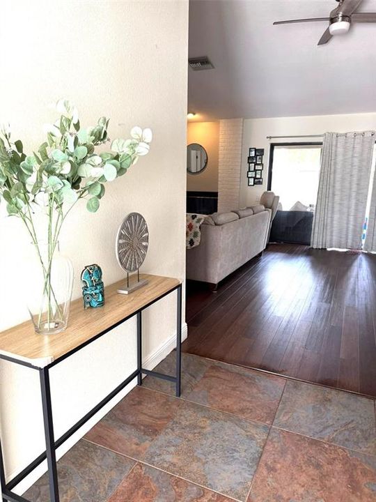 合同活跃: $349,999 (3 贝兹, 2 浴室, 1693 平方英尺)