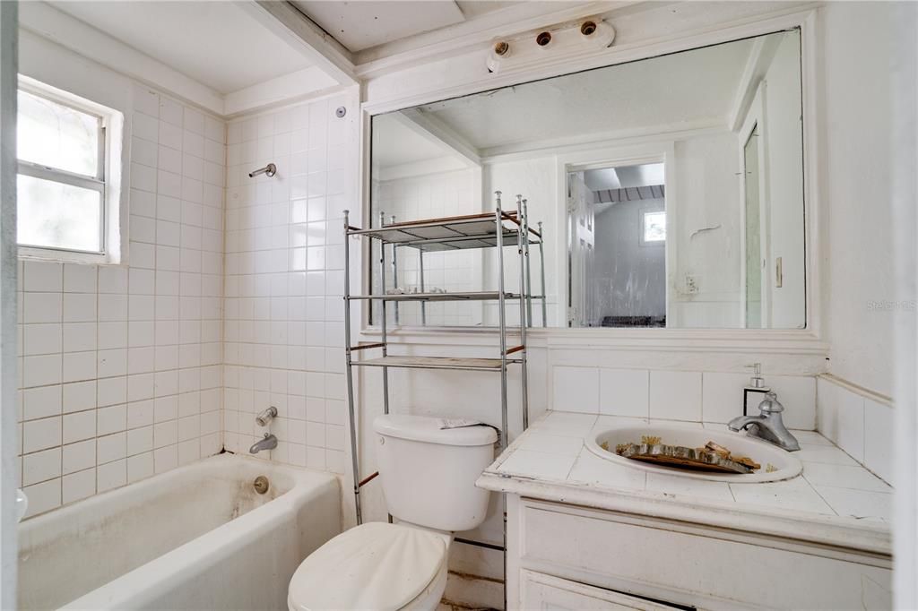 Под контрактом: $119,000 (1 спален, 1 ванн, 530 Квадратных фут)