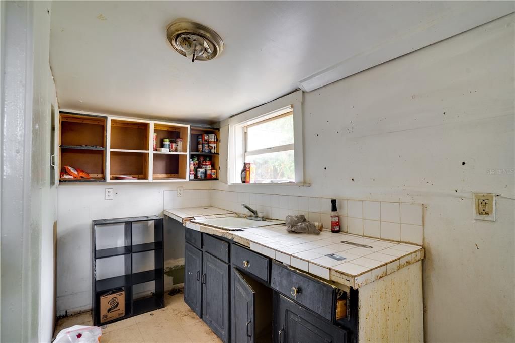 Под контрактом: $119,000 (1 спален, 1 ванн, 530 Квадратных фут)