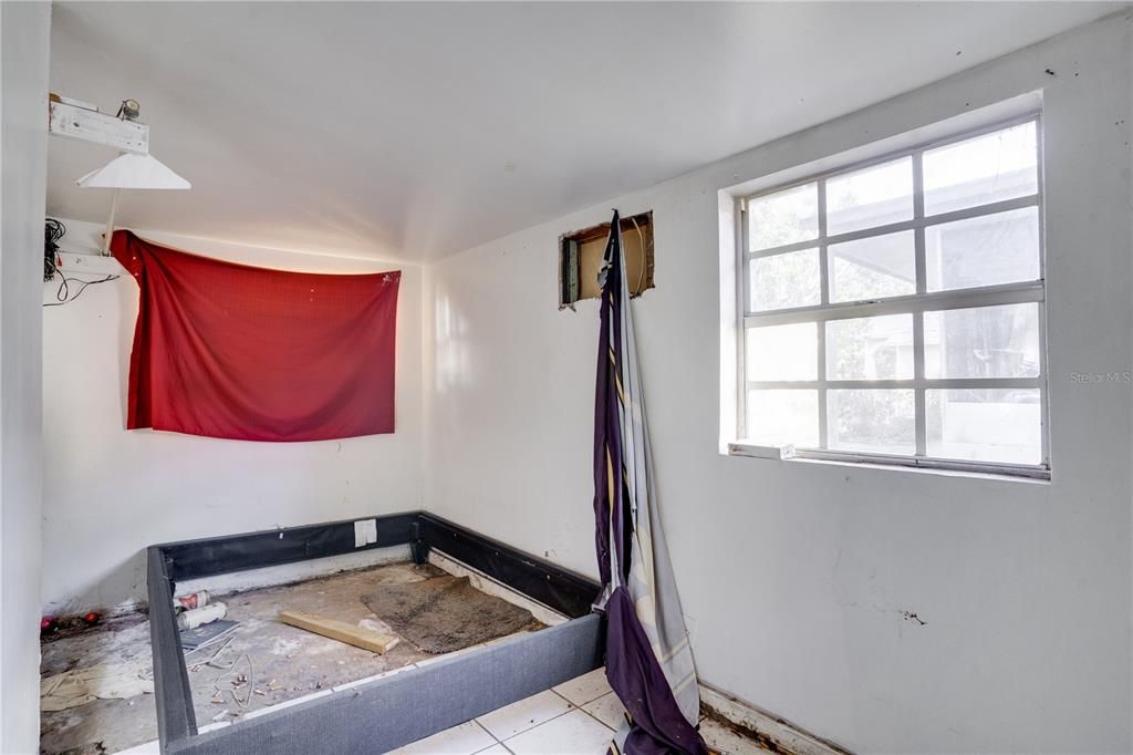 Под контрактом: $119,000 (1 спален, 1 ванн, 530 Квадратных фут)