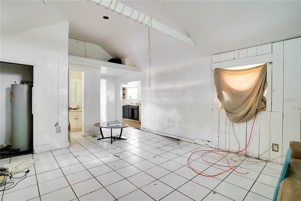 Под контрактом: $119,000 (1 спален, 1 ванн, 530 Квадратных фут)