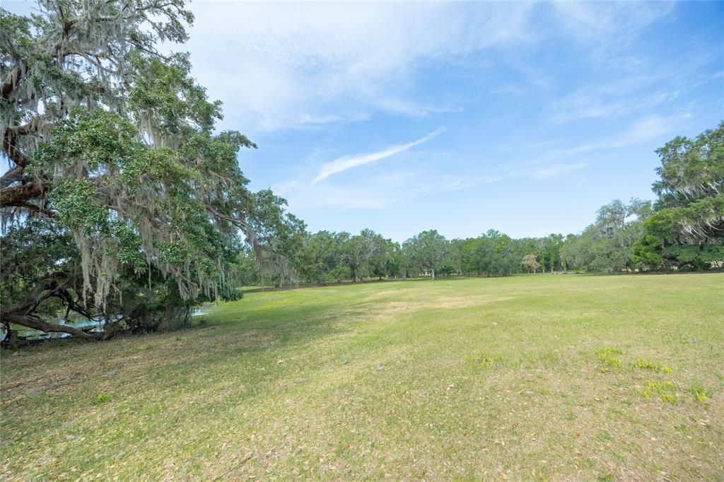 待售: $712,500 (25.42 acres)