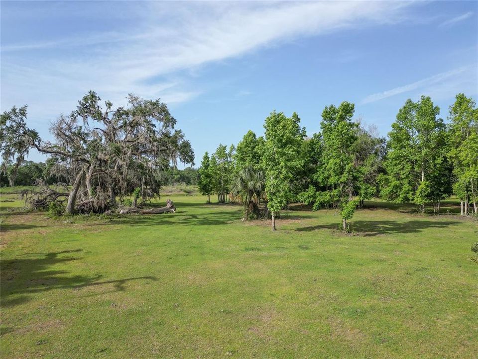 待售: $712,500 (25.42 acres)