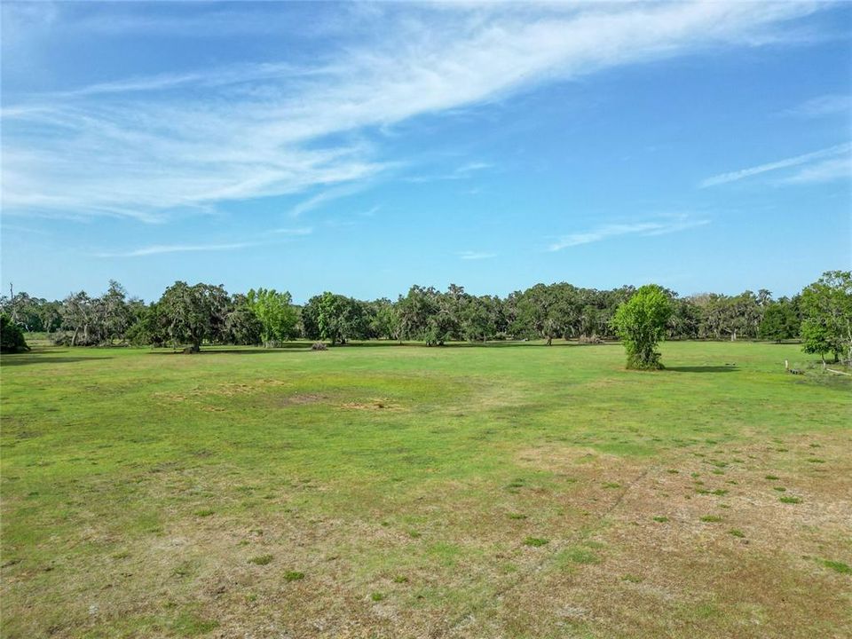 待售: $712,500 (25.42 acres)