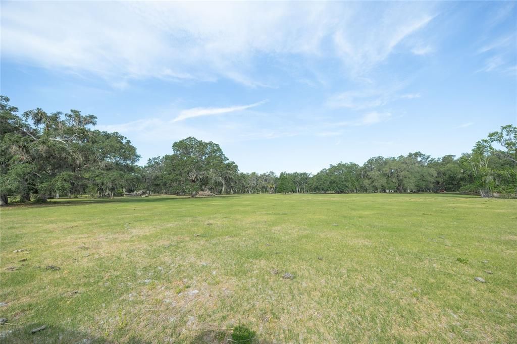 待售: $712,500 (25.42 acres)