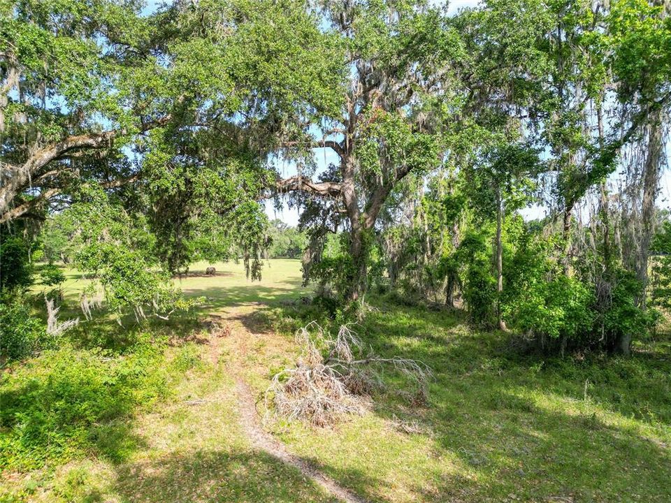 待售: $712,500 (25.42 acres)