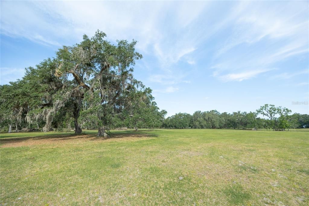 待售: $712,500 (25.42 acres)