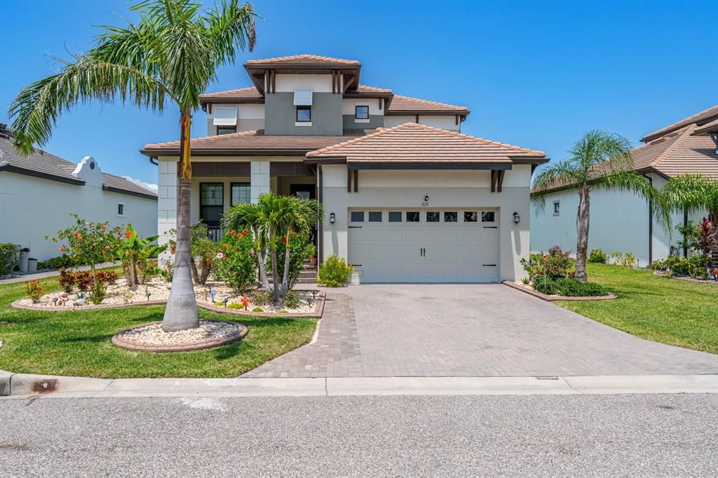 Activo con contrato: $999,000 (4 camas, 3 baños, 2913 Pies cuadrados)