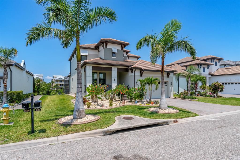 Activo con contrato: $999,000 (4 camas, 3 baños, 2913 Pies cuadrados)