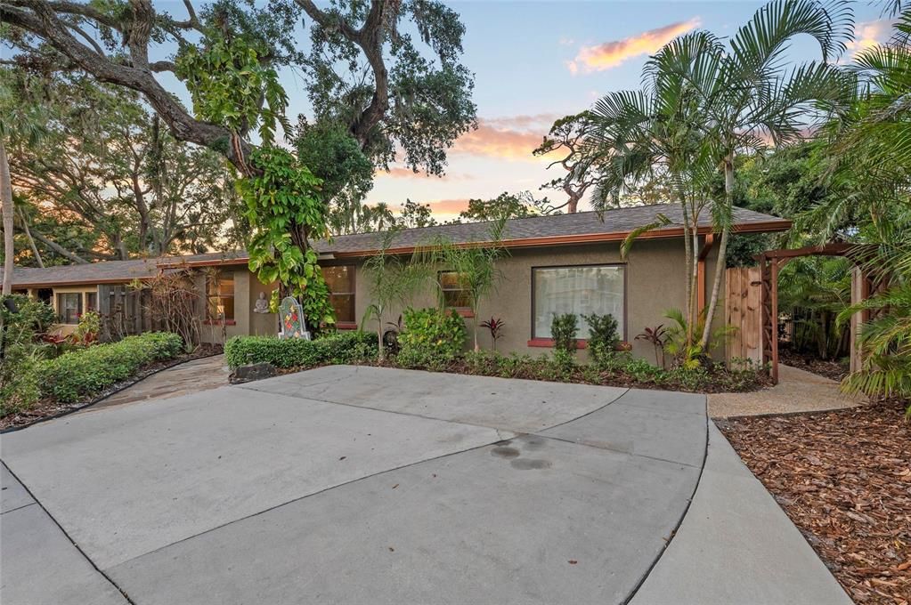 待售: $1,500,000 (6 贝兹, 0 浴室, 3493 平方英尺)