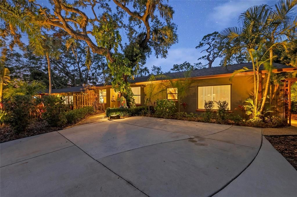 待售: $1,500,000 (6 贝兹, 0 浴室, 3493 平方英尺)