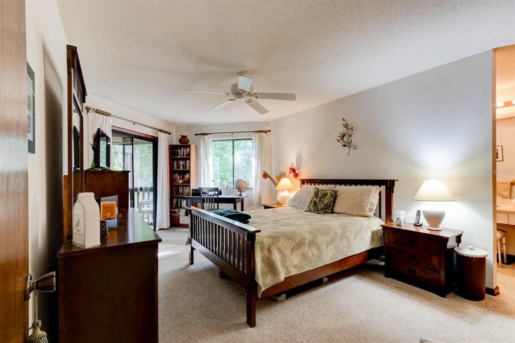 Active With Contract: $150,000 (2 beds, 2 baths, 950 Square Feet)