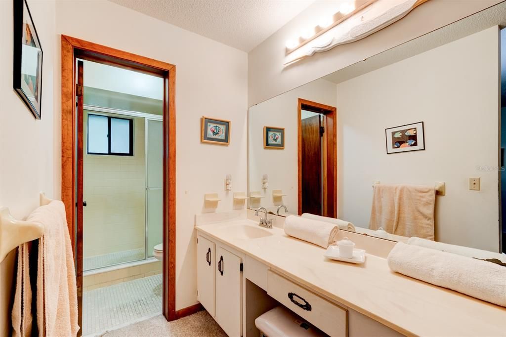 Active With Contract: $150,000 (2 beds, 2 baths, 950 Square Feet)