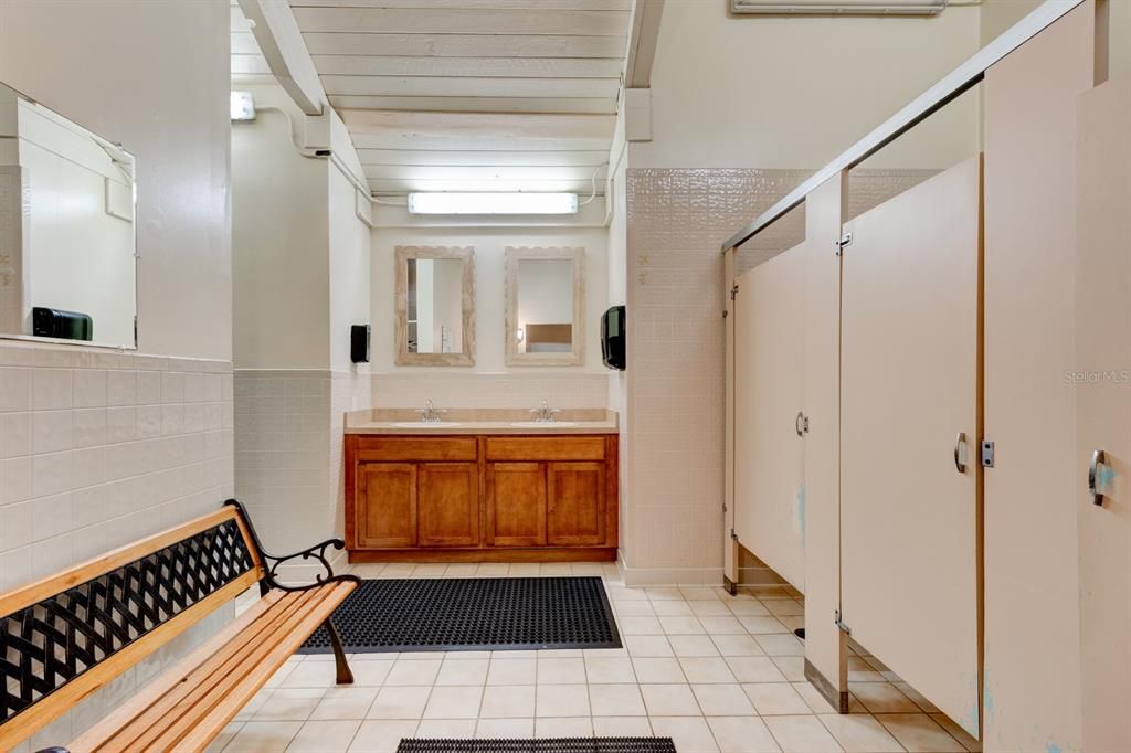 Active With Contract: $150,000 (2 beds, 2 baths, 950 Square Feet)