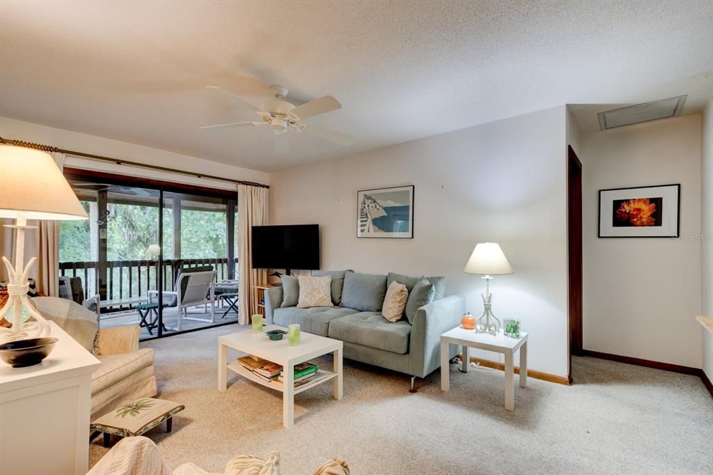 Active With Contract: $150,000 (2 beds, 2 baths, 950 Square Feet)