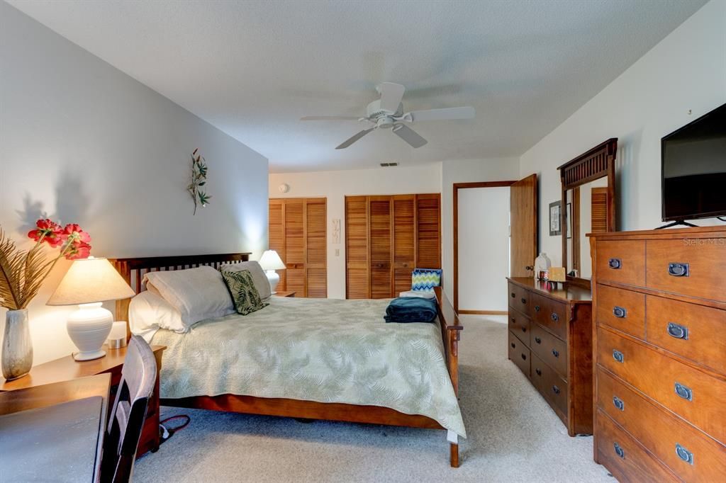 Active With Contract: $150,000 (2 beds, 2 baths, 950 Square Feet)