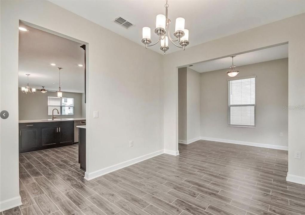 Под контрактом: $479,000 (3 спален, 2 ванн, 2203 Квадратных фут)