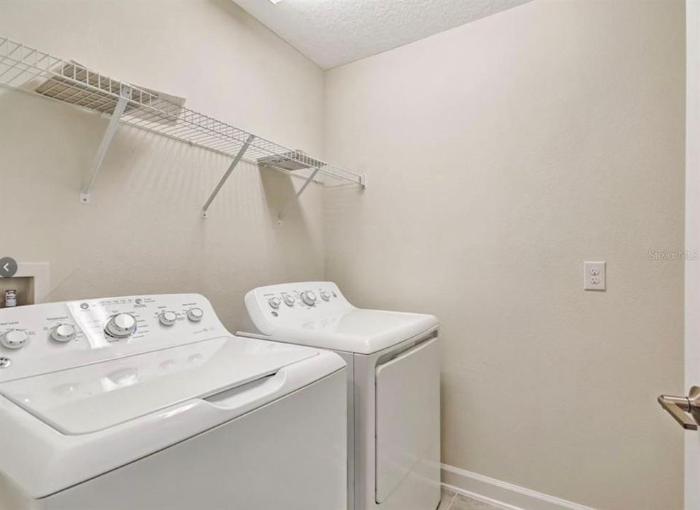 Под контрактом: $479,000 (3 спален, 2 ванн, 2203 Квадратных фут)