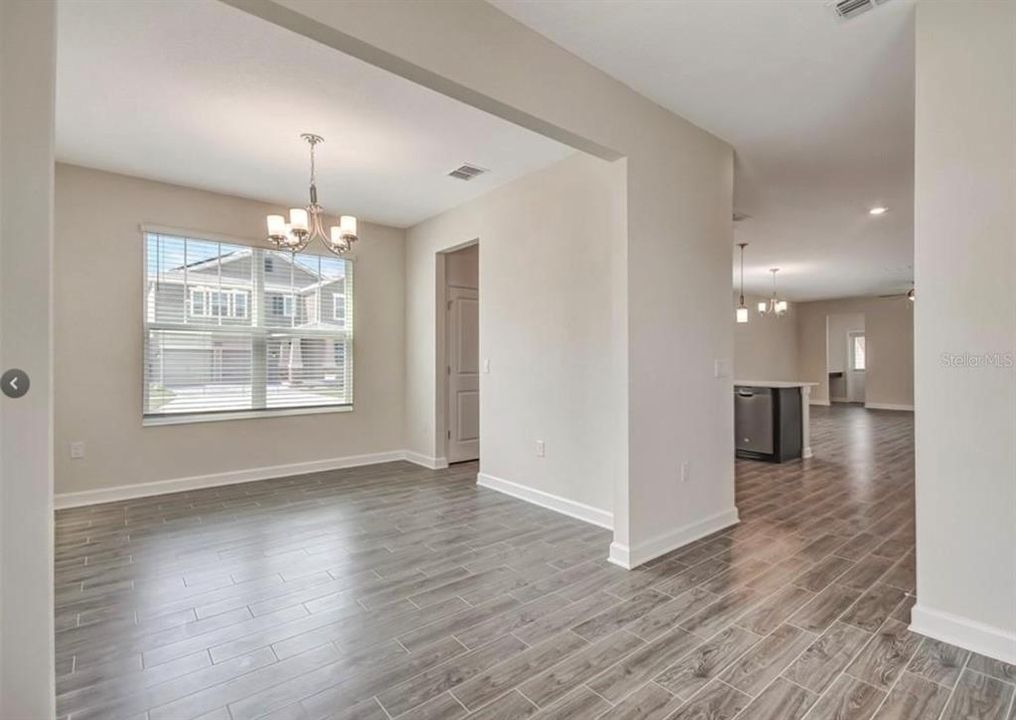 Под контрактом: $479,000 (3 спален, 2 ванн, 2203 Квадратных фут)